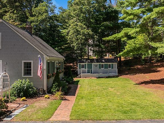3rd image of 195 Knotty Pine Ln