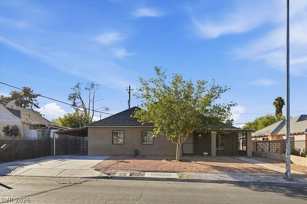 3 bed, 2.0 bath, 1247 sqft, $2,100 — Photo 1