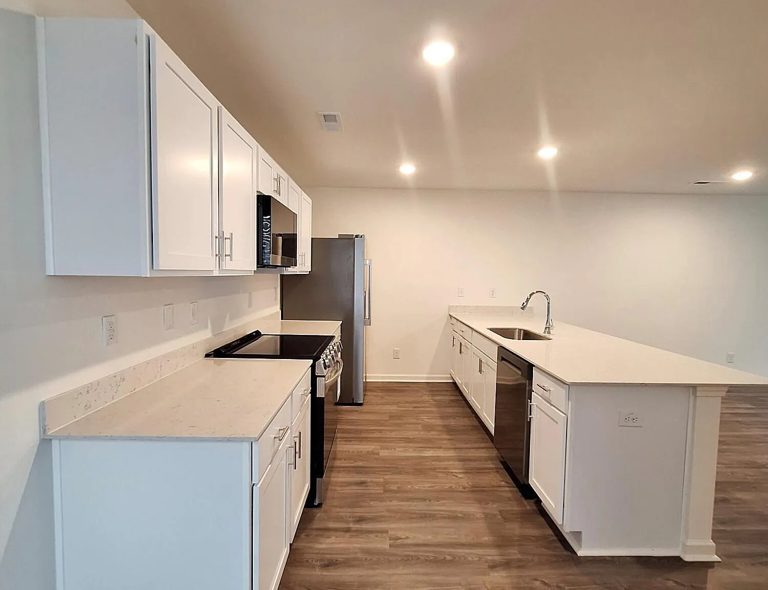 3 bed, 2.5 bath, $1,800 — Photo 3