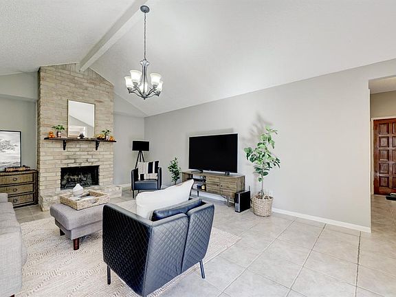 5th image of 3412 S Briar Knoll Dr