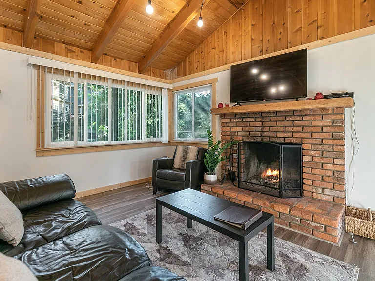 587 Arrowhead Villa Rd — Photo 4