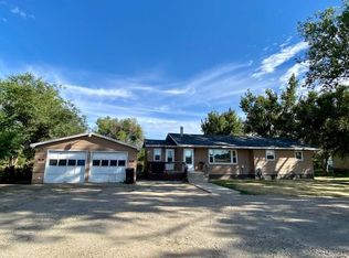 921 42nd St E, Williston, ND 58801