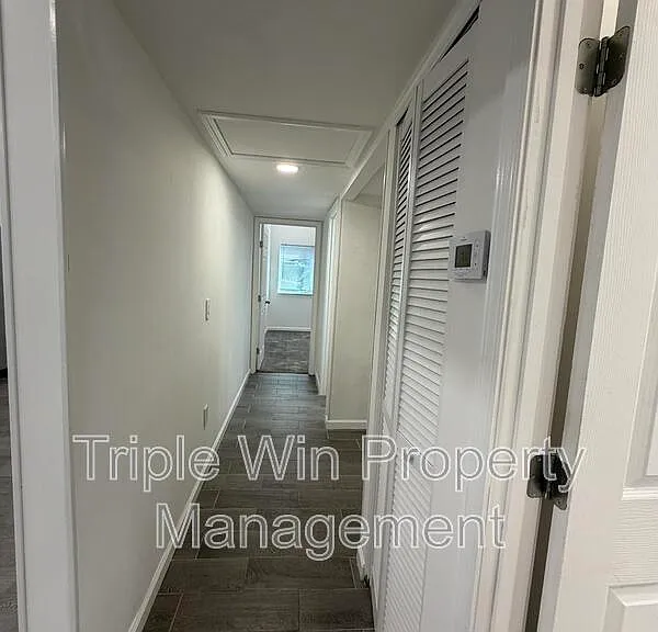 1332 Langholm Dr — Photo 10