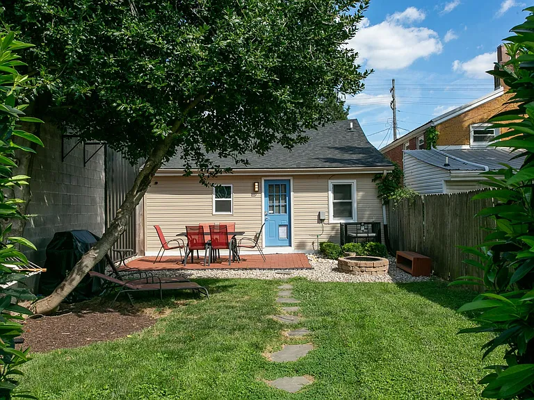 1112 Logan St — Photo 23