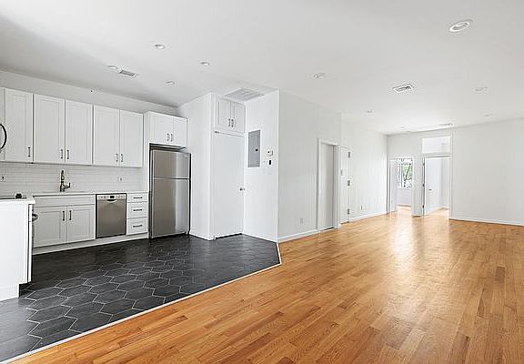 4th image of 221 E 59th St
