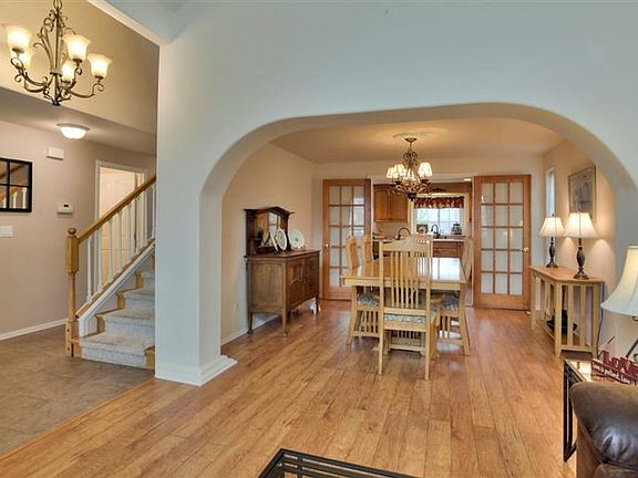 4th image of 105 Amanda Ct