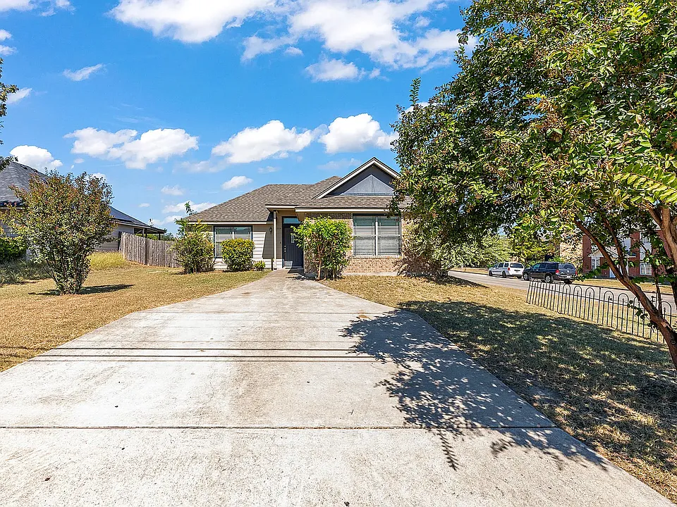 2504 Saulsbury Dr
