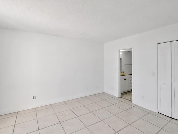 4th image of 13499 Biscayne Blvd APT 911