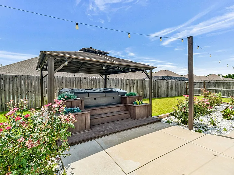6076 Cherry Hill Cir — Photo 37