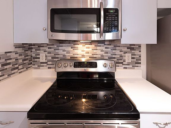 4th image of 3837 Lasalle Dr APT 105
