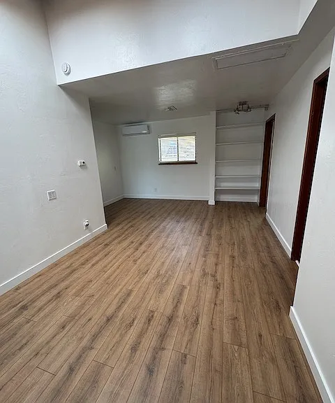 406 N Clementine St — Photo 6