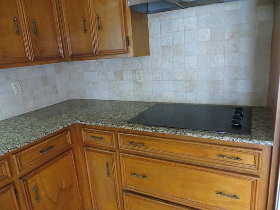 3rd image of 508 Towne House Ln