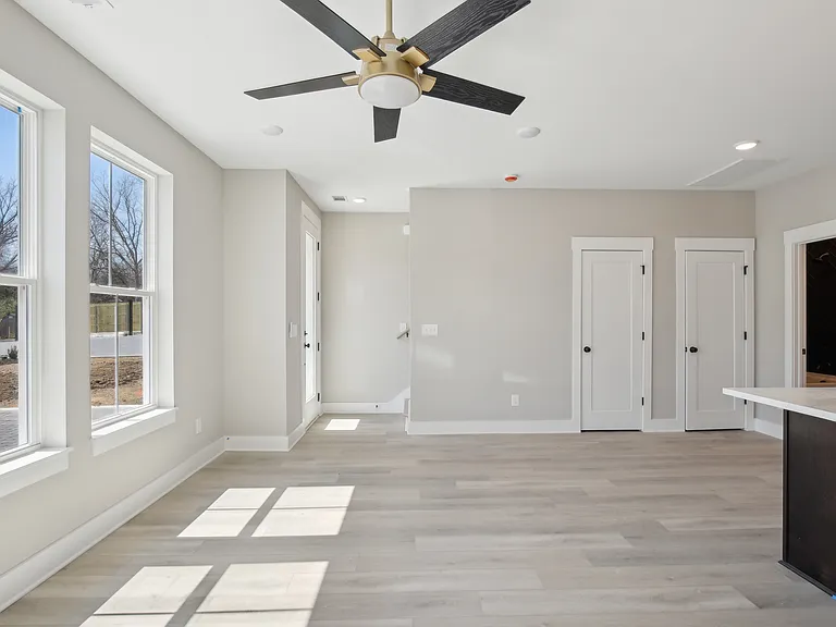 371 Archwood Dr — Photo 7