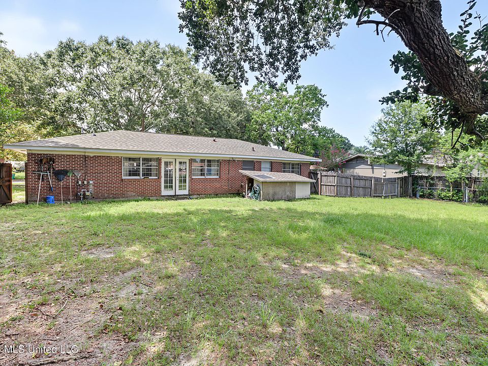 1st image of 330 Randall Dr