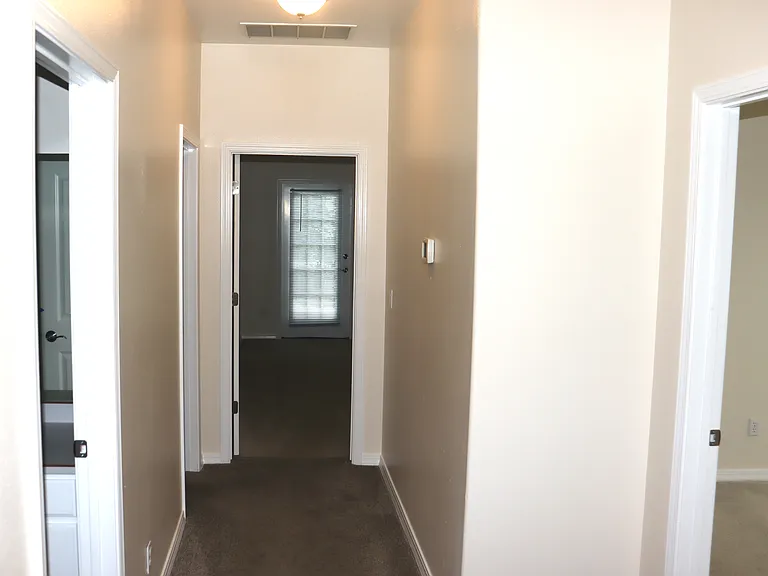 1328 E Hunter Dr — Photo 16