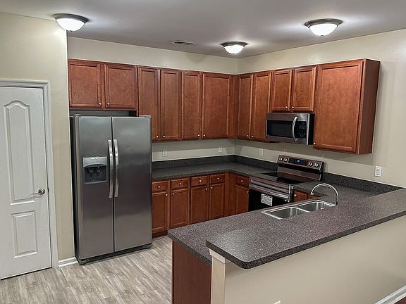 3rd image of 932 Southmoor Dr Unit 105