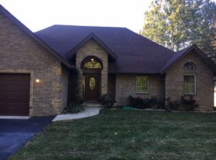 8676 S Peoga Rd, Trafalgar, IN 46181