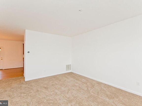 5th image of 307 Hamilton Ct