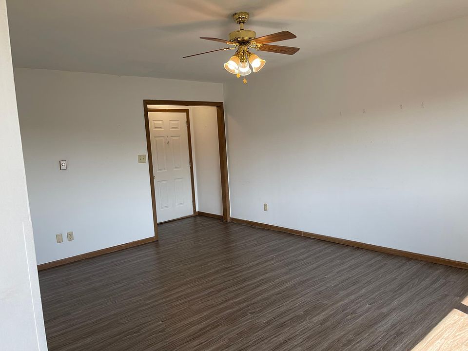1st image of 302 Jay Ray Ct #6