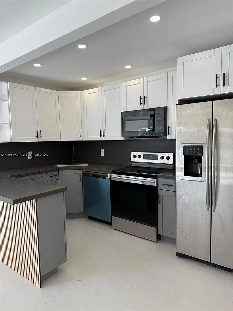 1056 SW 2nd Street 1056, Hallandale Beach, FL 33009 — Photo 2