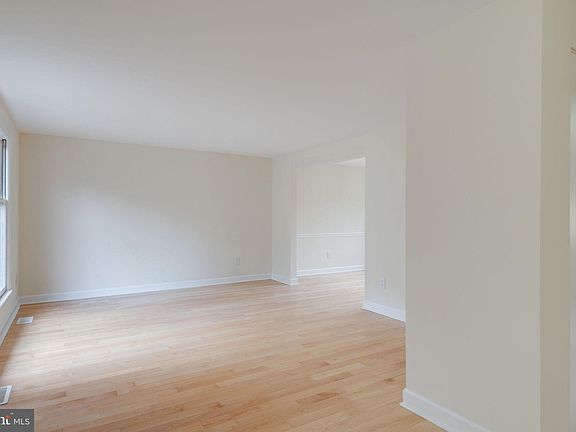 3rd image of 2609 Claxton Dr