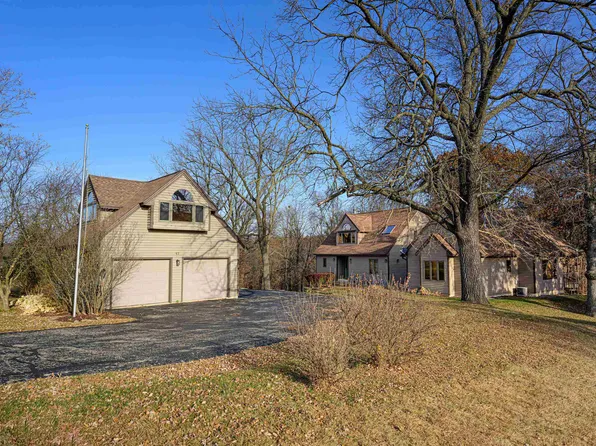 17 Signal Point Ln, Galena, IL 61036