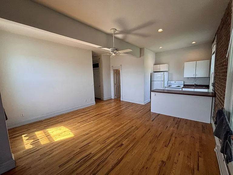 101-107 W Bridge St #1 — Photo 6
