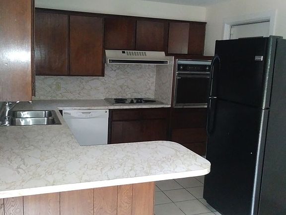 5th image of 3600 Overland Dr