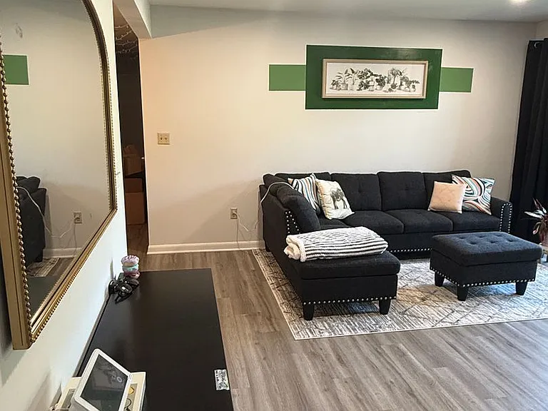2105 Turtle Creek Dr #8 — Photo 2