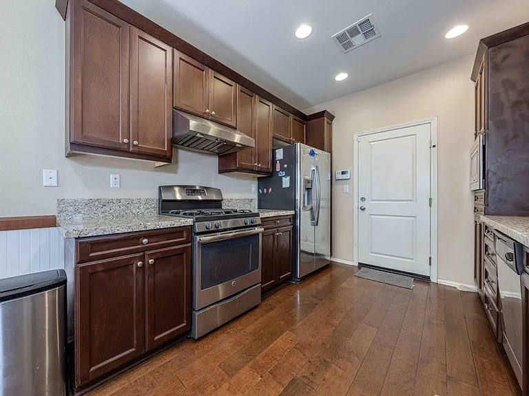 10208 Jasmine Ct — Photo 7
