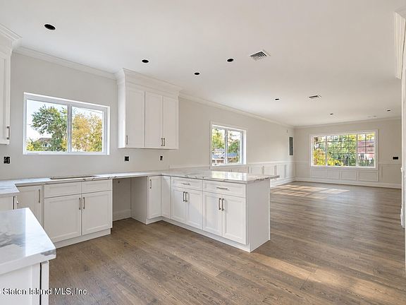 5th image of 101 Bloomingdale Rd