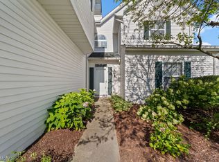 33 Vista Cir #40B, North Olmsted, OH 44070