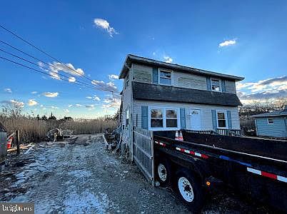 4th image of 211 Oakland Ave