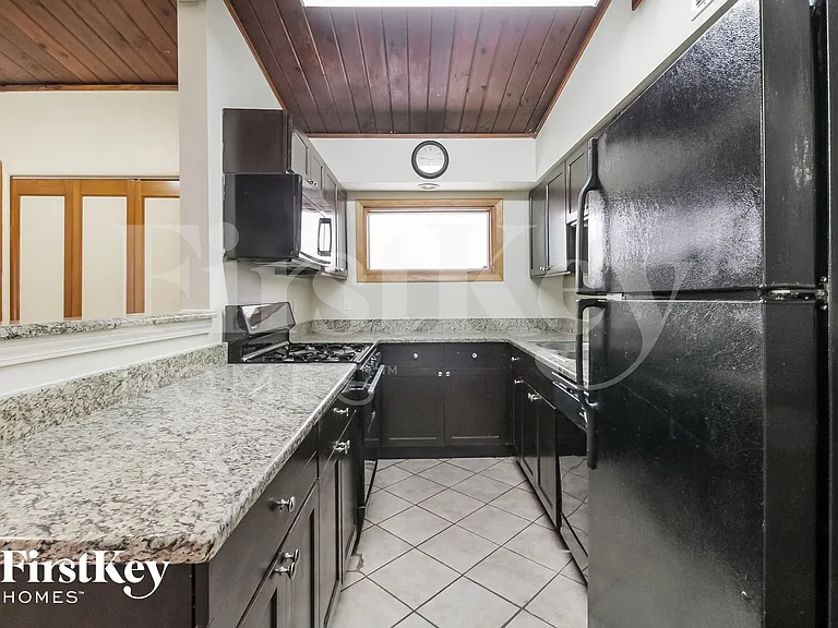 1054 Kenmore Ave — Photo 5
