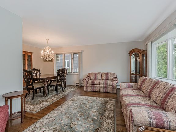4th image of 22 Kalmia St