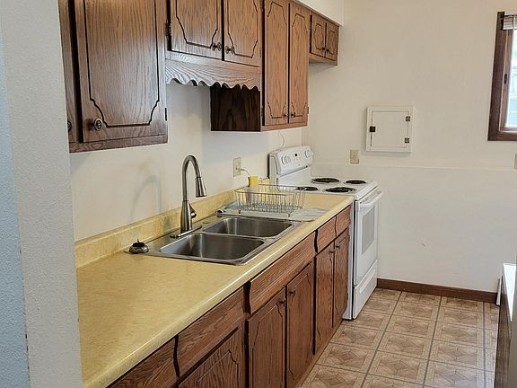 5th image of 729 Halbert St #1