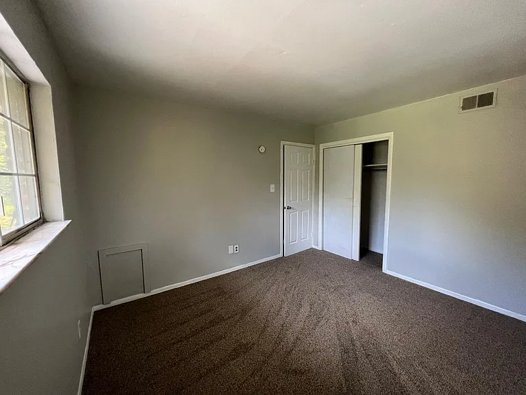 2430 Albany St — Photo 16