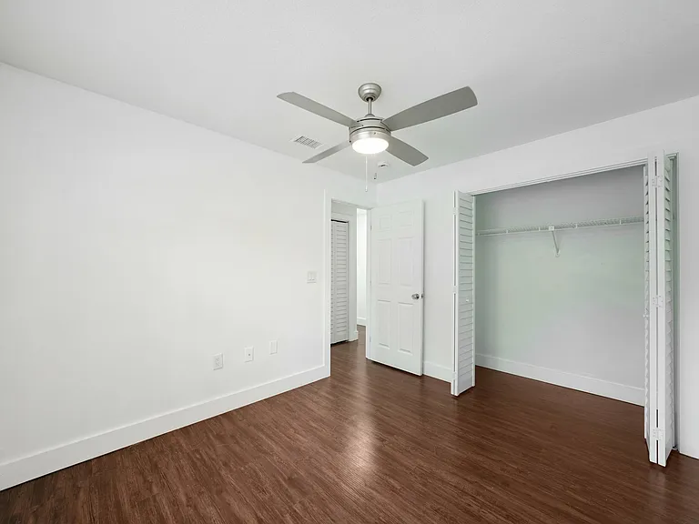 Gandy Parkside Apartments — Photo 23