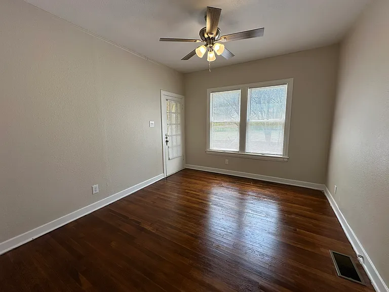 736 Mulberry St — Photo 8
