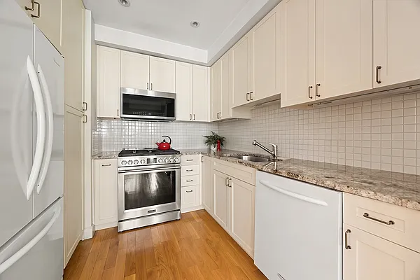 Kitchen, photo 1