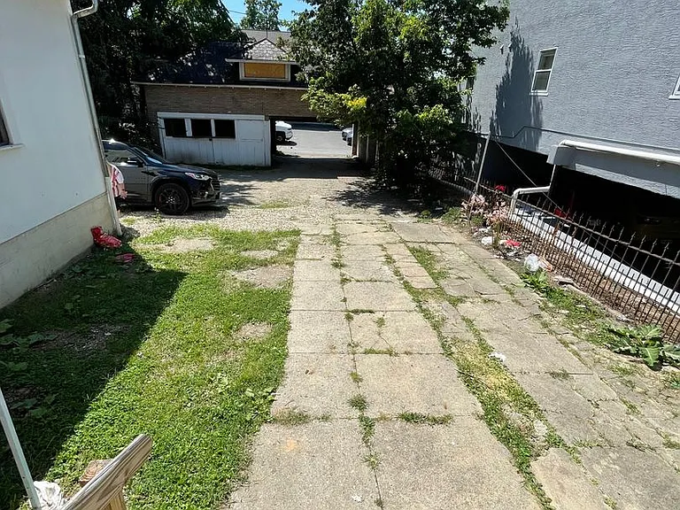 149 E 13th Ave — Photo 3