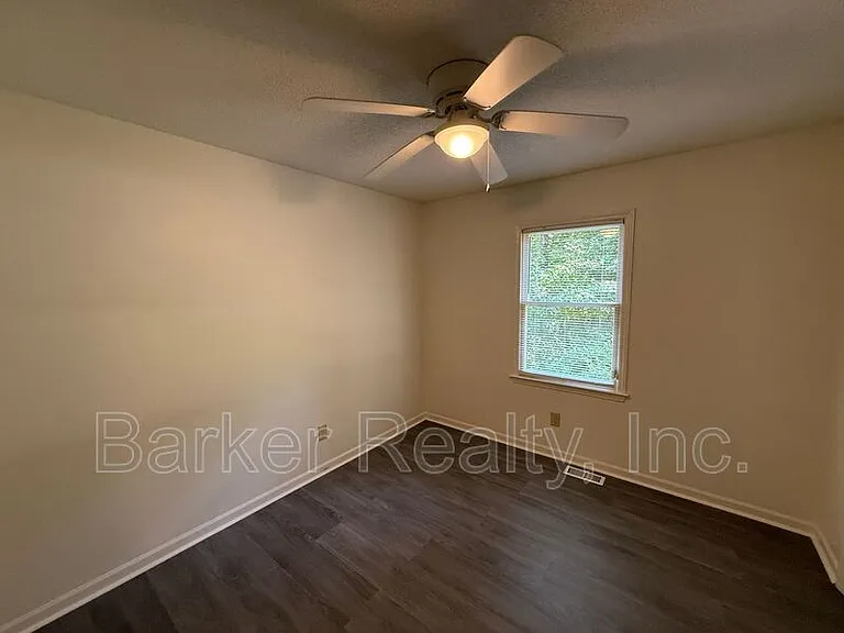 1506 Macdonald Ave — Photo 9