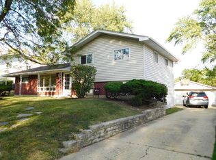 1705 Kent Rd, Hoffman Estates, IL 60169