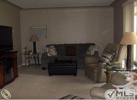 4985 Oak Park - Living Room.jpg