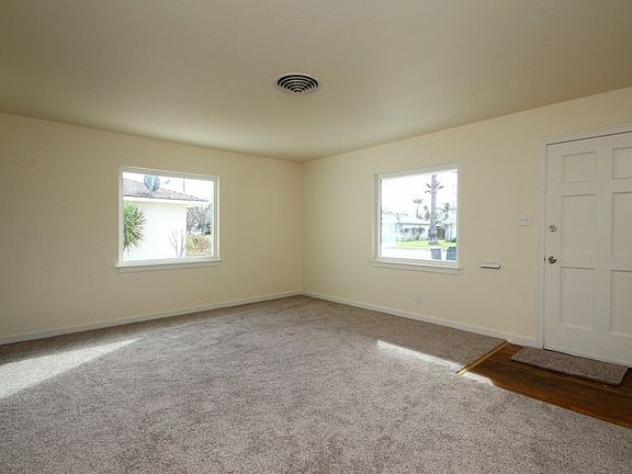 3rd image of 1034 W Andrews Ave