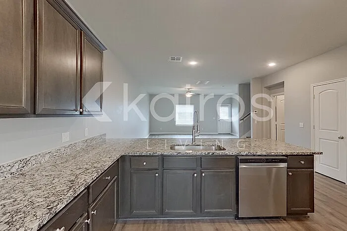 905 NW 4th St — Photo 8