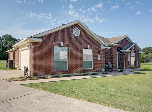 3rd image of 101 Parkland Dr