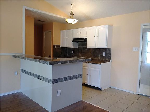 2nd image of 1523 Pebblewood Dr