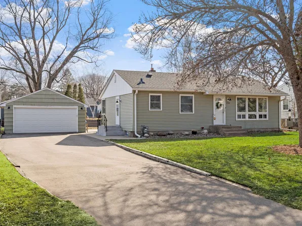 156 Roselawn Ave E, Maplewood, MN 55117