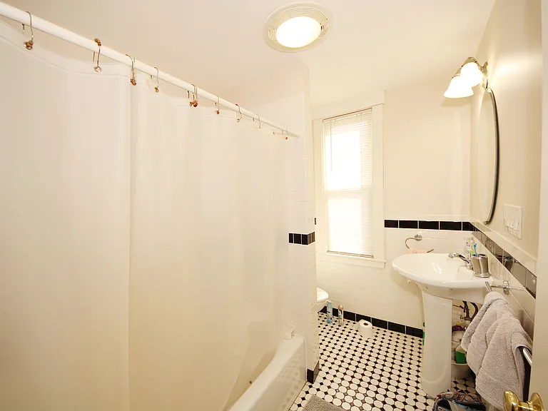 60-62 Bedford St #2 — Photo 5